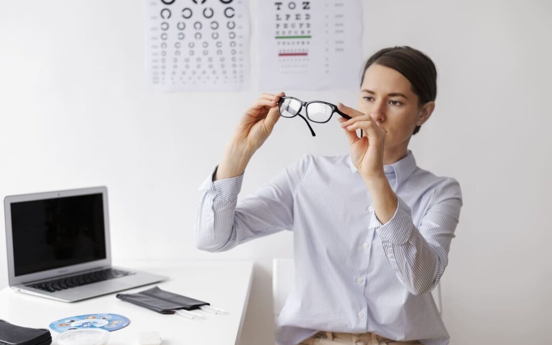 Miopía, hipermetropía, astigmatismo y presbicia: qué son y cómo afectan a la visión